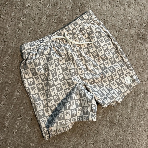 Rylee & Cru Swim Palm Check Board shorts boys size 6-7 - Picture 1 of 4